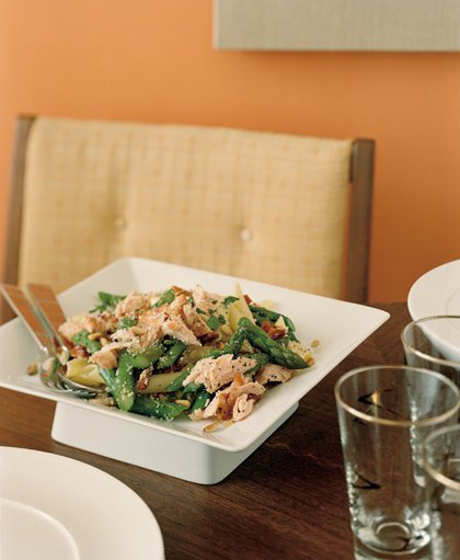 Penne Pasta with Salmon and Asparagus
