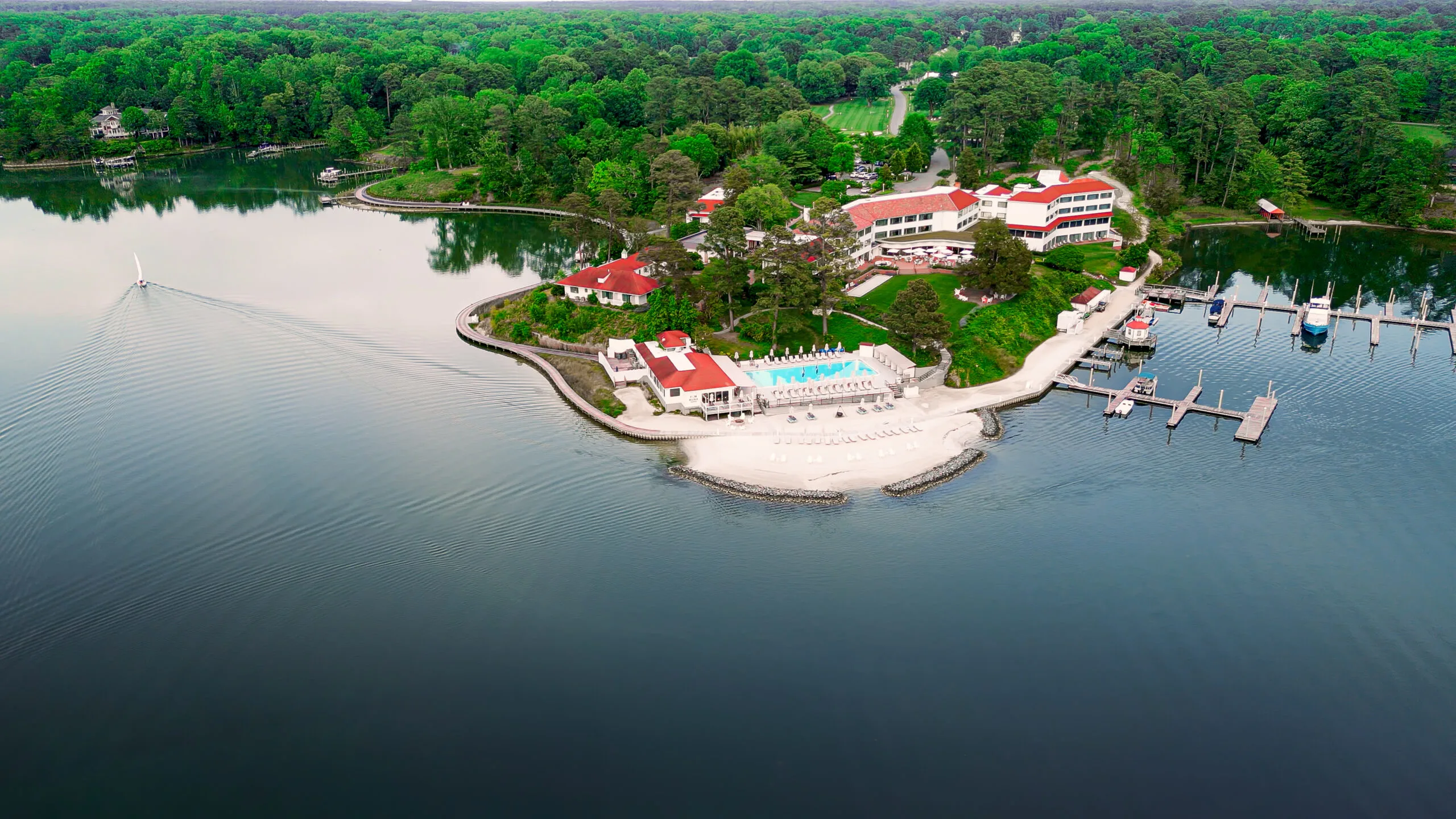 Tides Inn Ecologist Leads Oyster Restoration in Virginia